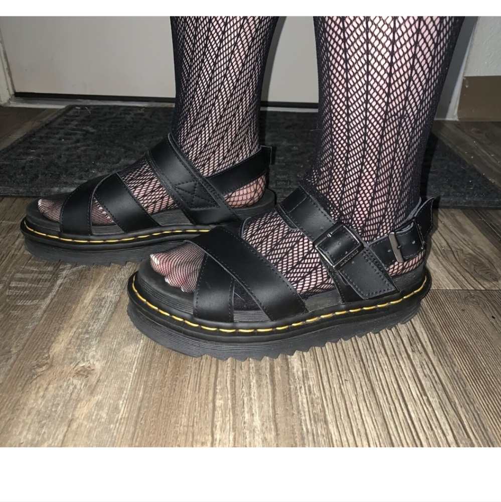 Dr. Martens Voss II Leather Strap Sandals, black Leather, Size 7